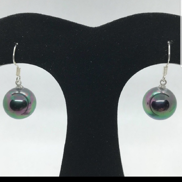 Jewelry - Genuine Tahitian shell pearl dangle earrings